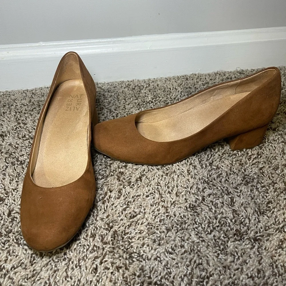 Naturalizer Camel Tan Brown Suede Heels - Picture 2 of 3